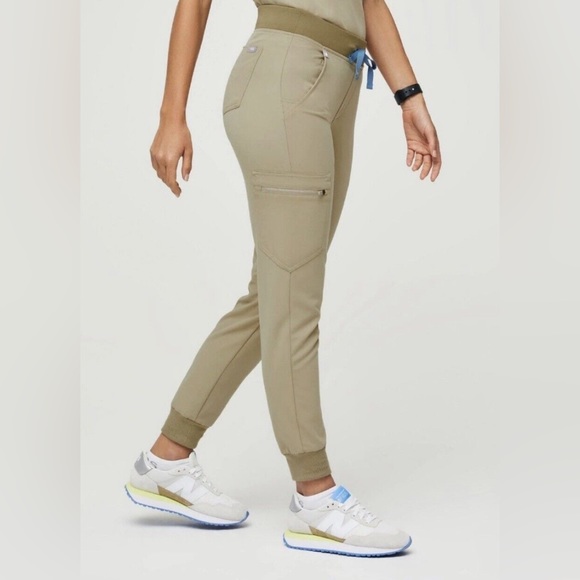 FIGS Scrub Set Sandstone Small - Picture 5 of 5